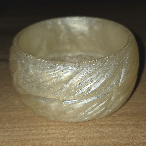 Vintage Leaf Design Engraved Bracelet - Picture 3 of 9